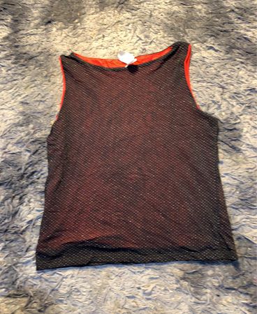 Schwarzes und rotes glitzerndes Tanktop