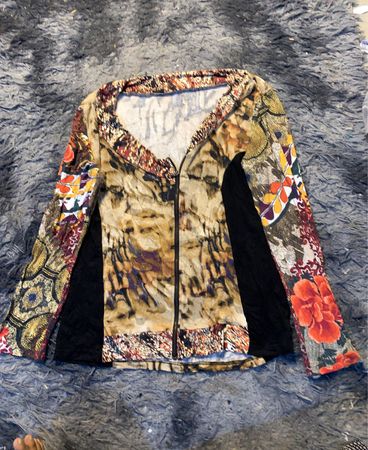 „Jacke mit mehreren Mustern und Reißverschluss“