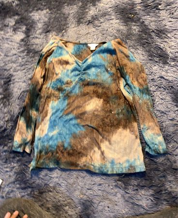 Langärmliges Batik-Oberteil mit Glitzerdetails