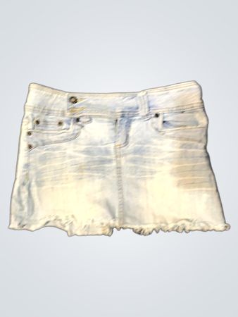 Hellblauer Denim-Minirock mit fransigem Saum