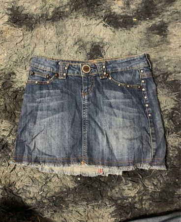 Denimrock mit Strassverzierungen