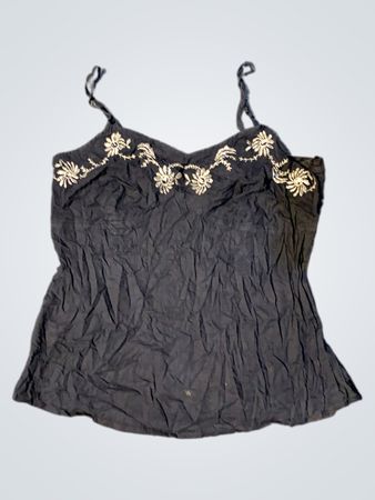Schwarzes Top mit floralem Stickerei