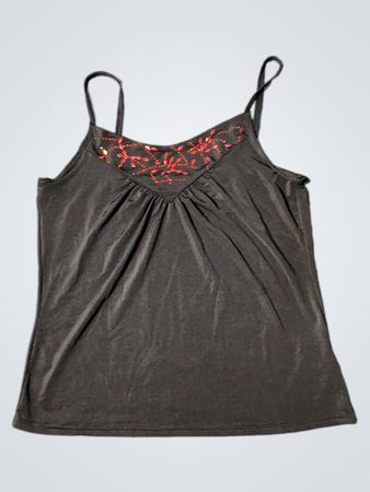 Schwarzes Trägertop mit roter Verzierung