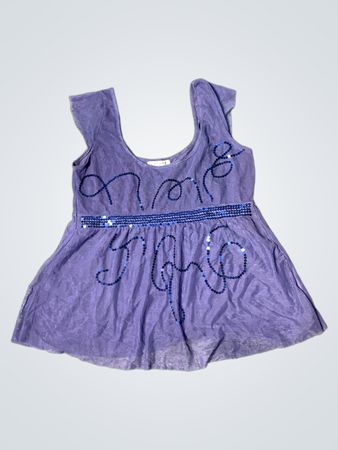 Lila Oberteil mit blauen Paillettenverzierungen