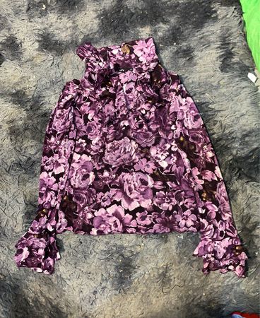 Lila Blumenmuster Hoher Kragen Langarmoberteil