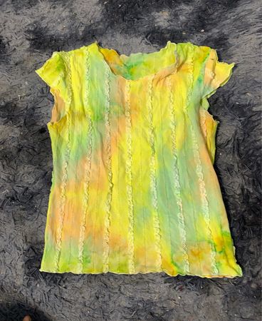 Batikt-Shirt mit Rüschen