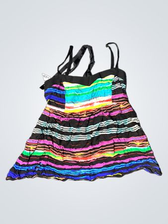 Schwarzes Kleid mit mehrfarbigen horizontalen Streifen