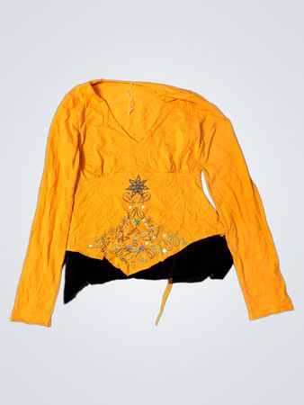 Orange Langarmoberteil mit schwarzer transparenter Schicht und verziertem Design