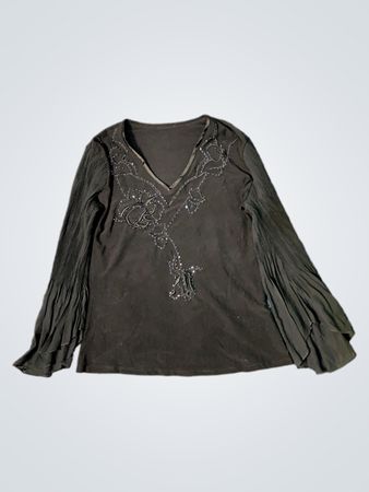 Schwarzes Langarmoberteil mit floralen Verzierungen