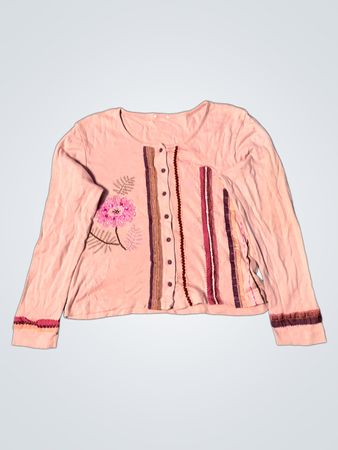 Rosa Langarmshirt mit besticktem Blumenmuster