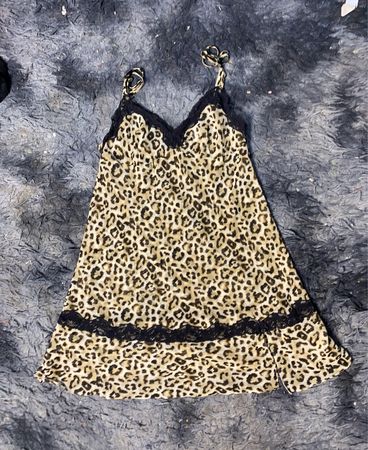 Leoprint Slipkleid mit Spitze