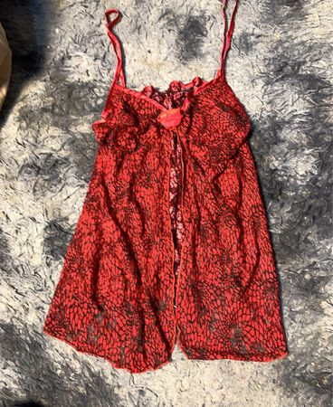 Rotes durchscheinendes Spitzen-Babydoll-Negligé