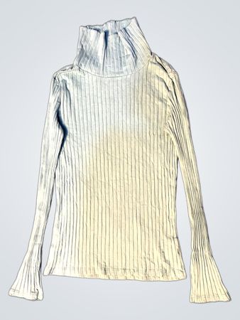 Hellblauer gerippter Rollkragenpullover