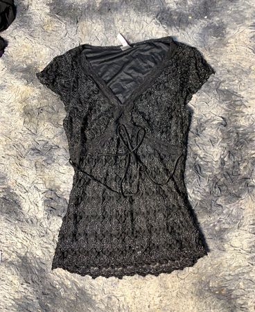 Heart Soul Schwarzes Spitzenshirt mit V-Ausschnitt