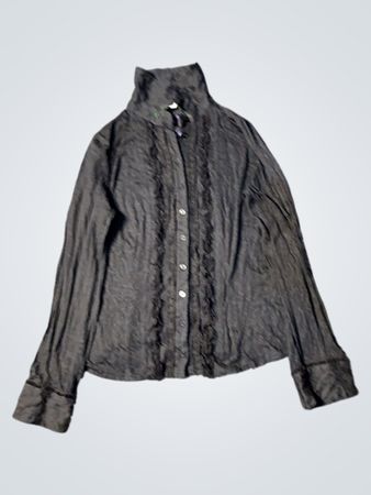 Schwarzes Rüschenshirt mit Knopfleiste