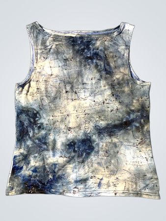 Blaues Batik-Tanktop mit Textdruck