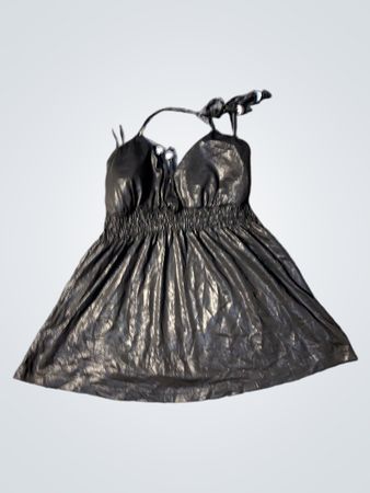 Schwarzes Halterkleid