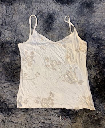 Weißes Tanktop mit floralen Perlenstickereien