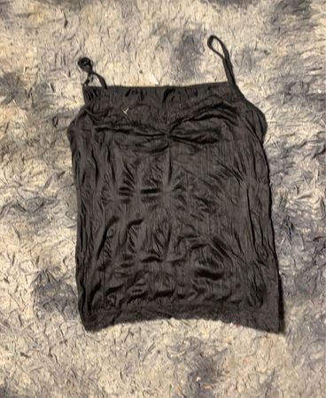 Schwarzes Untershirt mit Spitzenrand