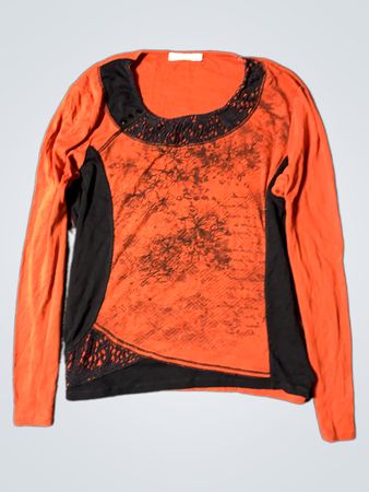 ARMAND THIERY Orange Langarmshirt mit schwarzen Akzenten und grafischem Druck