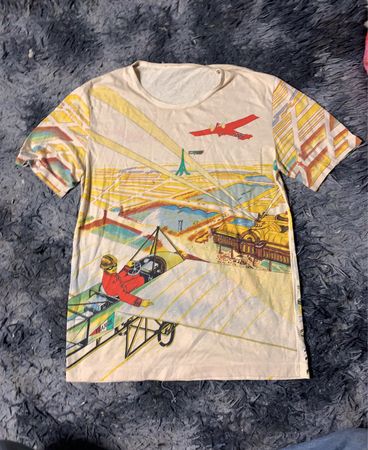 T-Shirt mit Flugzeug- und Eiffelturm-Grafik
