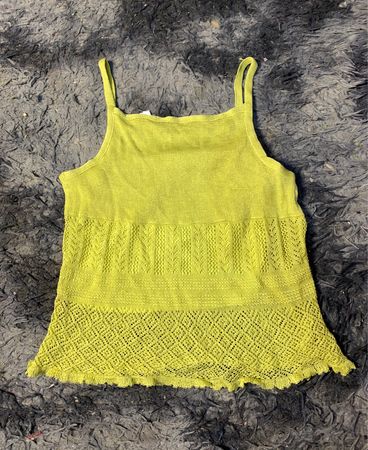 Lindgrünes gestricktes Tanktop