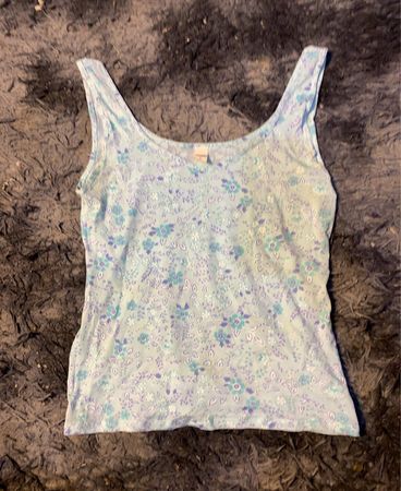 Hellblaues Blütenmuster Tanktop