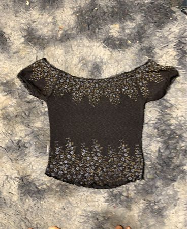 Schwarzes Blumenmuster-Top