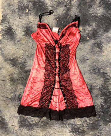 Rosa Spitzenbesatz Unterkleid