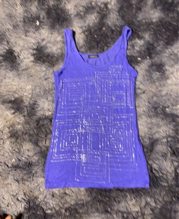 Lila Tanktop mit Strassdesign