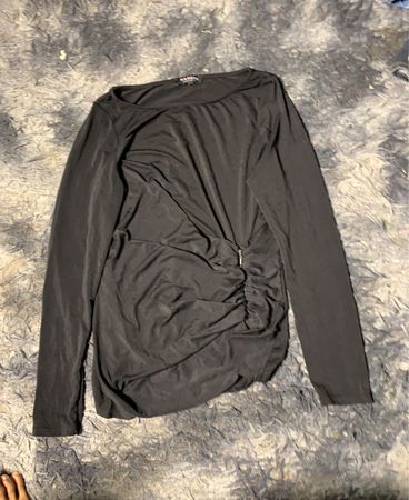 Schwarzes gerafftes Langarmoberteil
