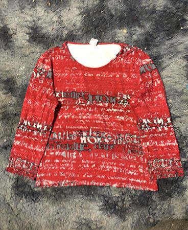 Rotes Langarmhemd mit Textdruck