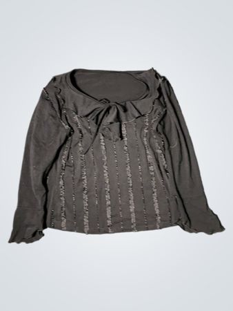 Schwarzes Langarmoberteil mit Rüsche und Bindedetail