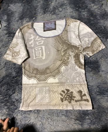T-Shirt mit asiatischen Grafiken