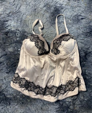 Satin-Korsett mit schwarzer Spitzenborte