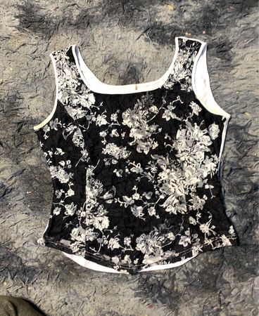 Schwarz-weißer floral-lace Overlay-Top