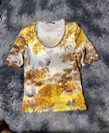Frauen T-Shirt mit Blumenmuster