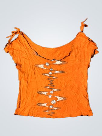 Oranges T-Shirt mit Ausschnitten und floralem Grafikdesign