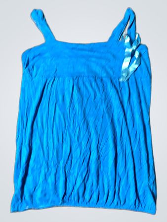 Blaues Tanktop mit Schleife