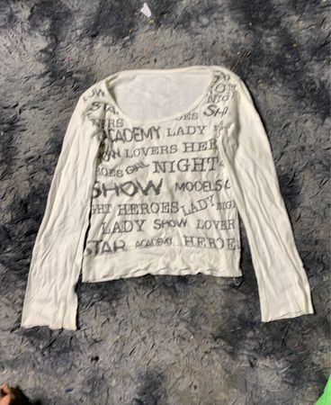 Weißes Langarmshirt mit Textdruck