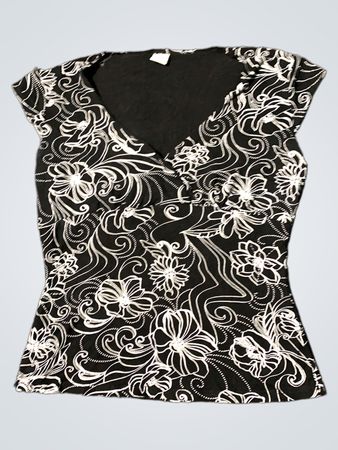 Oberteil mit floralem Druck in Schwarz und Weiß