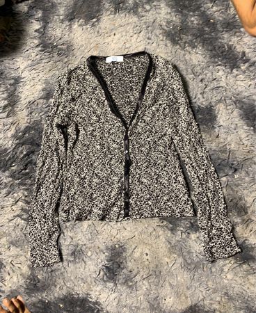 Karierte Strickjacke in Schwarz und Weiß
