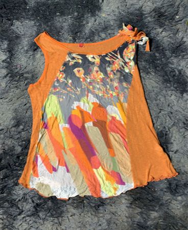 Oranges ärmelloses Top mit abstraktem Druck