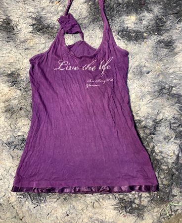 Lila Tanktop mit "Live the life But Always With Glamour" Grafik