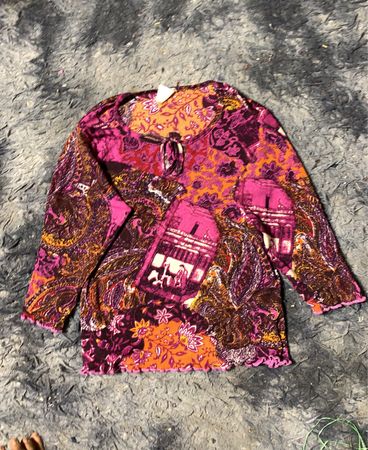 Langarmbluse mit Bindeband und Paisley- sowie Blumenmuster