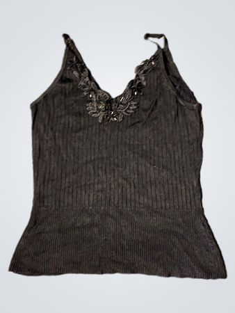 Schwarzes geripptes Tanktop mit Spitzen- und Perlenhalsausschnitt