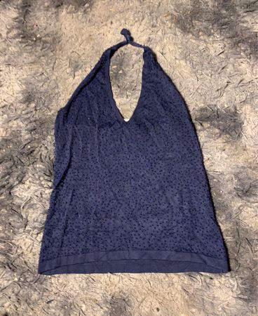 Blaues Perlenhaltertop