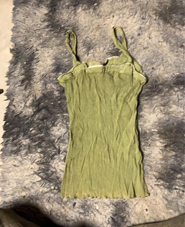 Grünes Tanktop