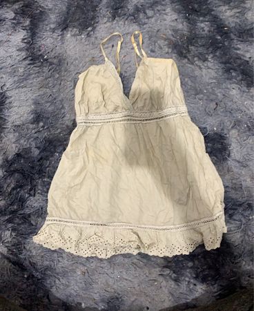 Leichtes Kleid mit Spitze