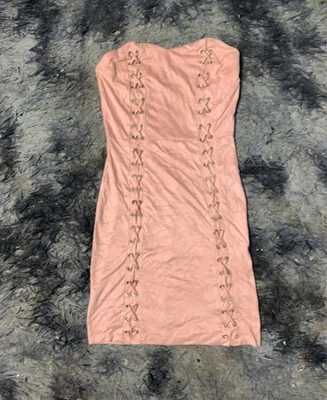 Rosa trägerloses Schnürkleid